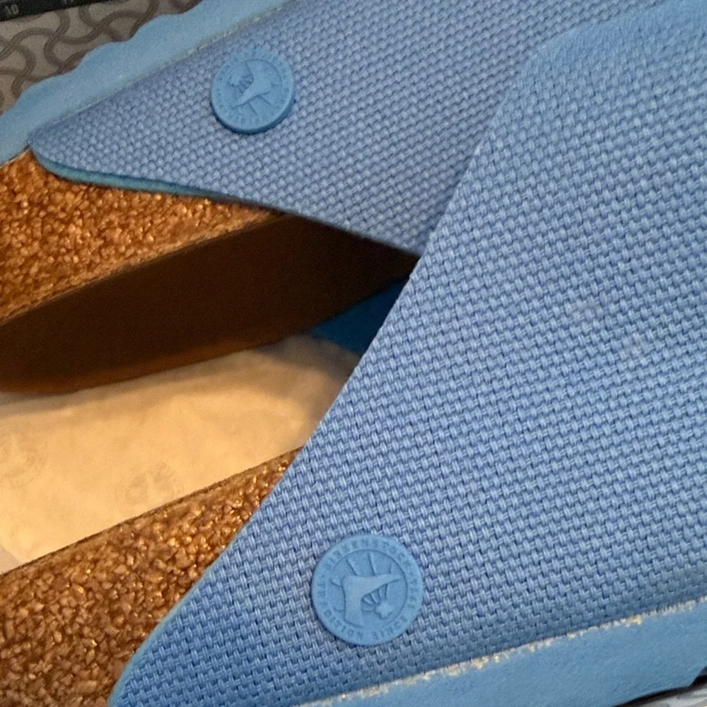 Birkenstock Arizona Rivet Logo Sandals in Sky Blue never worn - Picture 7 of 7